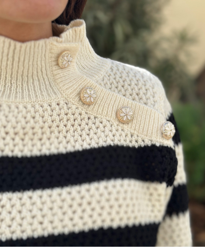 Pull effet crochet à rayures blanc et noir